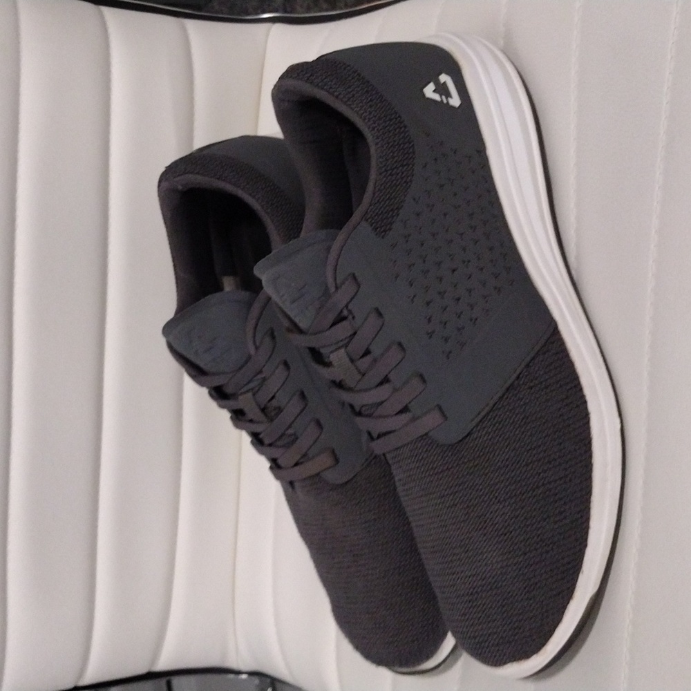 Men's Cuater Travis Matthew The Money Maker Spikeless Golf Shoe size 10.5 Gray